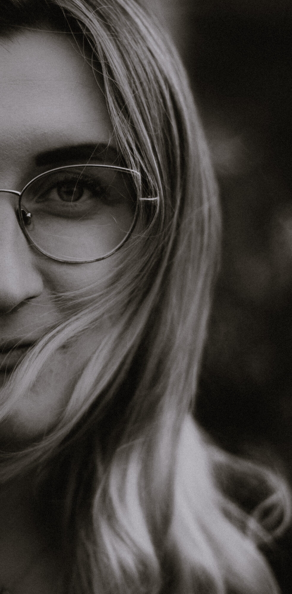 portret kobiety, czarno-biały