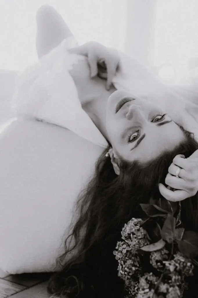 sesja kobieca w studio, sesja kobieca w koszuli, sesja kobieca Toruń, kobiecość